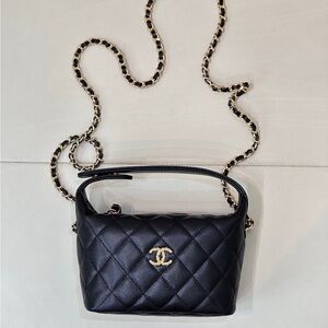 CHANEL Black Quilted Crossbody Bag with Gold Chain